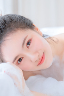 腿打开一点就可以吃到扇贝了